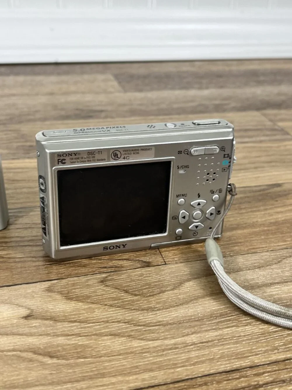 Sony Cyber-shot DSC-T1 5.0MP Digital Camera Silver Tested With Dock, Memory Card